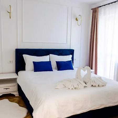 Clover Iulius Mall Lägenhet